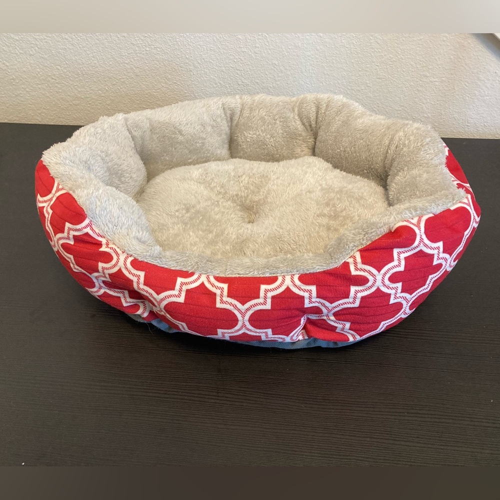 SOLD Small red/white pet bed, fluffy and soft, dog or cat